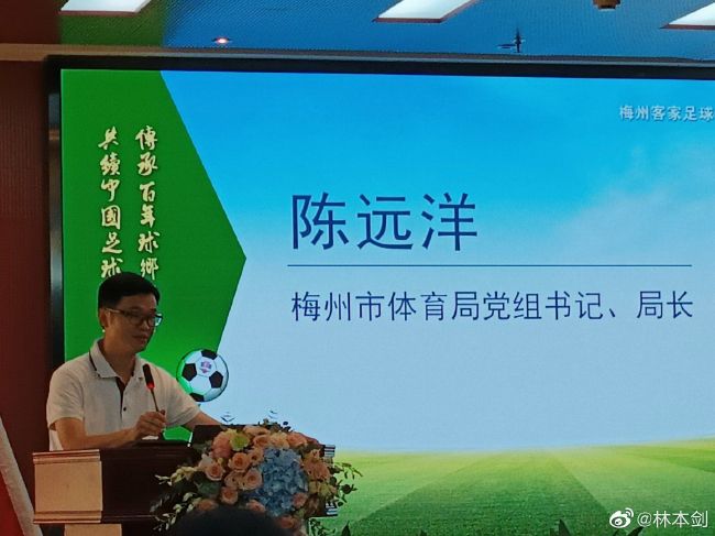 其他股东信任他，或者斗不过他，把投票权都转让给了他，那他自然就能做到说一不二。